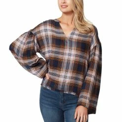 Hot Sale ✔️ Jessica Simpson Jenna Plaid Long Bell Sleeve V-Neck Frayed High-Low Hem Top Festive Plaid Black Iris 🤩